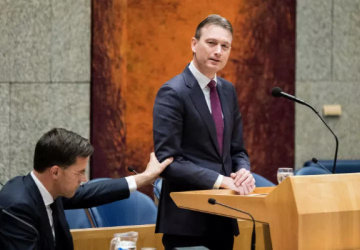 El ministro de Exteriores holandés, Halbe Zijlstra, presentó su dimisión ante el Parlamento. FOTO/EFE