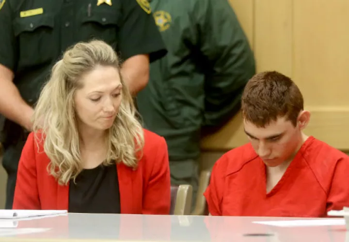 El joven Nikolas Cruz, enfrenta 17 cargos por asesinato en Florida. FOTO/AP