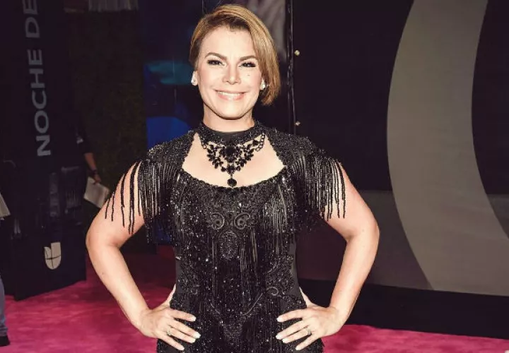 Olga Tañon utilizó diferentes atuendos negros Fotos: Instagram 