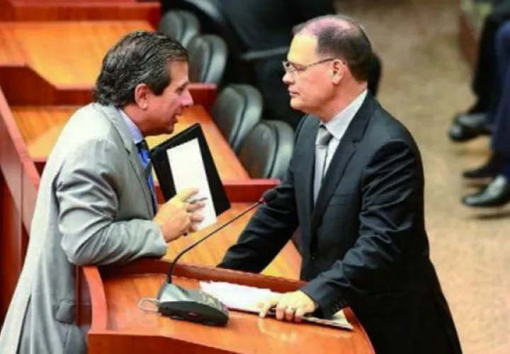 Diputados apelan por un puesto extra de honor al Gobierno.