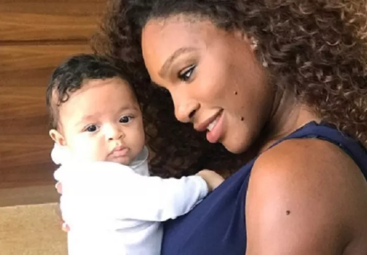Serena junto a su hija.