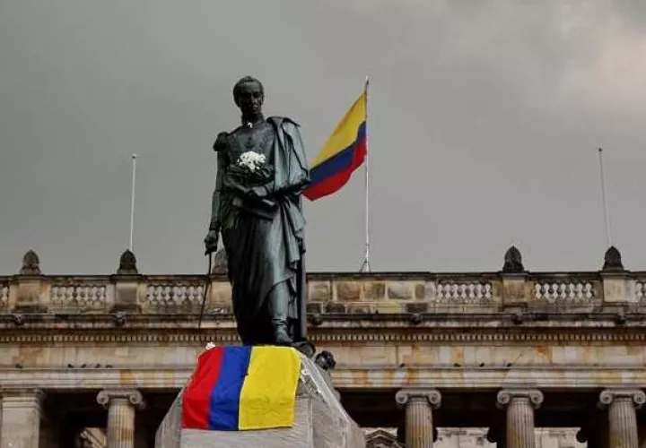 Monumento de Simón Bolívar en la Plaza Bolívar en Bogotá. FOTO/EFE
