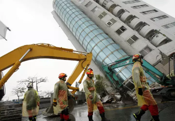 complejo comercial  y residencial que colapsó en el terremoto del 6 de febrero. FOTO/AP