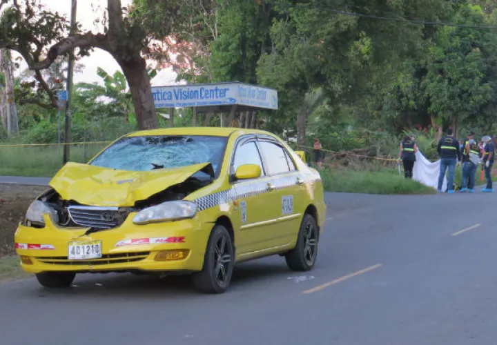 Del impacto el frente del carro quedó así. Foto: José Vásquez.