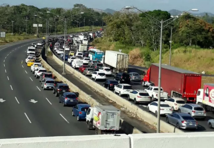 Vista desde el puente hacia el hospital Nicolás Solano.