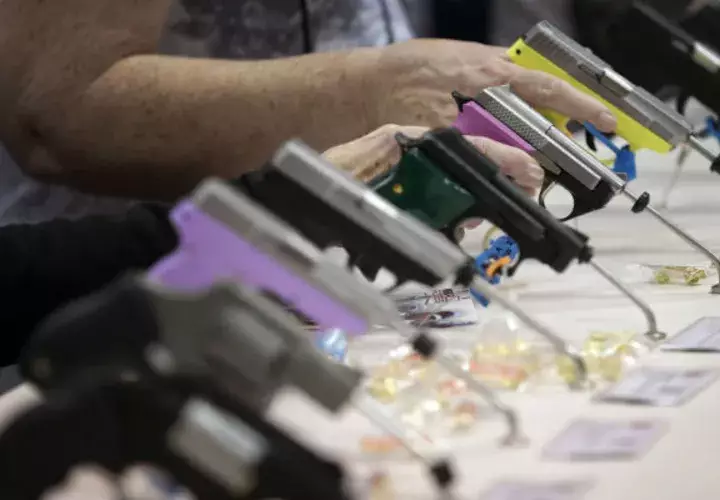 La NRA, ha recibido el rechazo de varias empresas por sus políticas. FOTO/AP