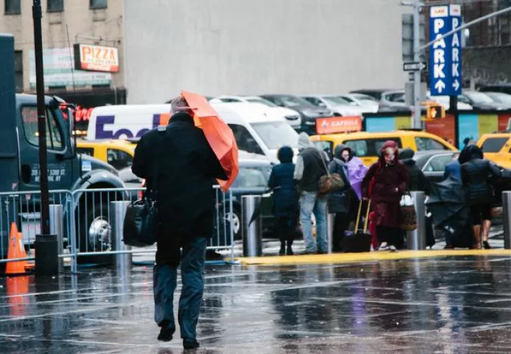 Las fuertes ráfagas de viento azotaron a Nueva York. AP