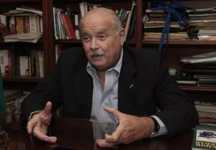 Abogado y precandidato independiente a la presidencia de la República, Miguel Antonio Bernal. /Foto Víctor Arosemena