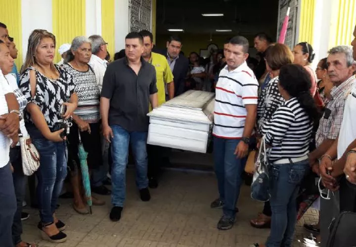 Exequias de la docente asesinada, quien fue ubicada en Divalá. /Foto Archivo