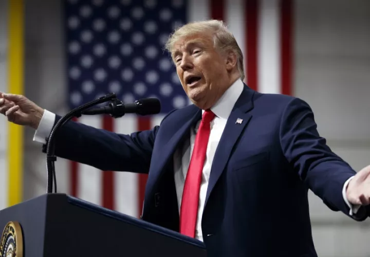 Donald Trump, está atrapado entre a la NRA, y los que piden legislaciones sobre control de armas. AP