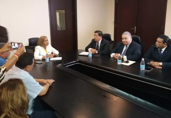 El encuentro se llevó a cabo en la presidencia de la Asamblea Nacional de Diputados. Luis Avila