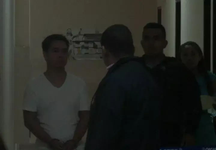 Chao King Zeng cuando era conducido al acto de audiencia en Plaza Ágora. /Foto LEANDRO ORTIZ