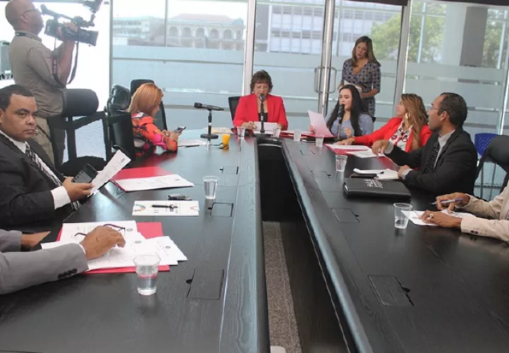 La Comisión de la Mujer debatió sobre tres proyectos importantes, entre ellos los estacionamientos para embarazadas. /Foto Cortesía