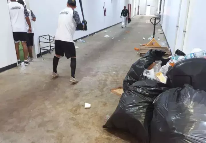 El Kenny Serracín lleno de basura, luego de su inauguración. /Foto Mayra Madrid