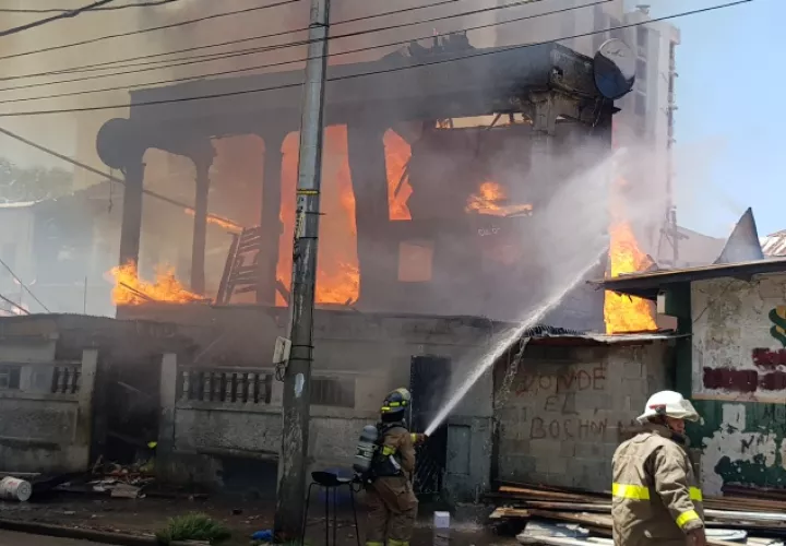 Piden demolerlos una vez sean desalojados. /Foto Delfia Cortez