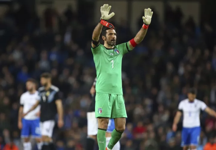 Buffon vio acción con Italia a mitad de semana. /Foto AP