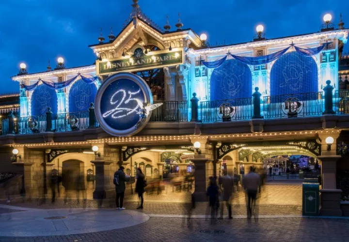 Entrada del parque Disneyland París.