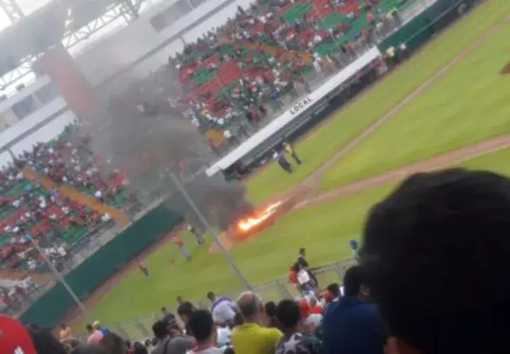 Le prendieron fuego al área de "home" para que se secara. /Foto Redes sociales