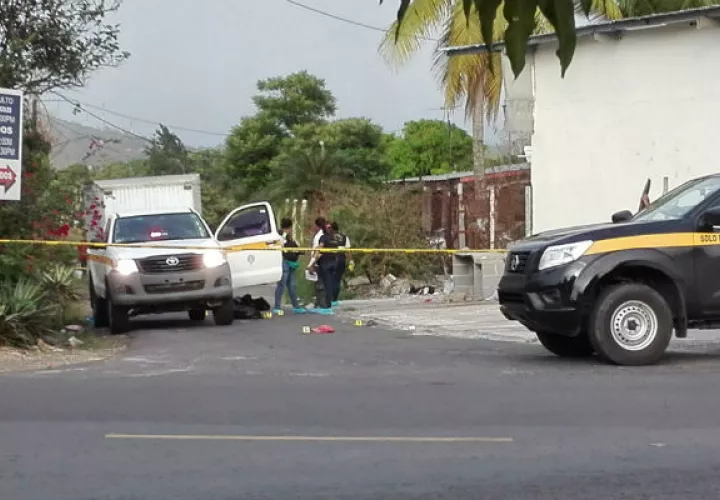 El cuerpo fue encontrado cerca de una bolsa negra. 