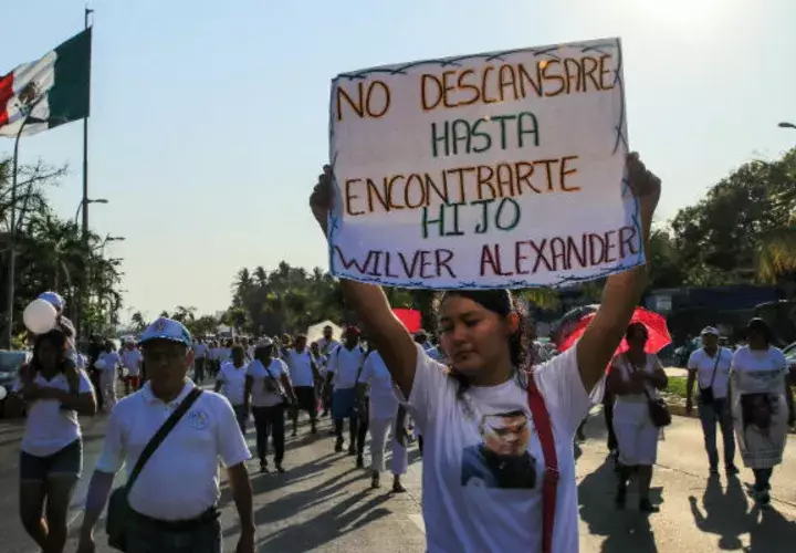Familiares de los desaparecidos marchan en Acapulco. Foto: EFE.