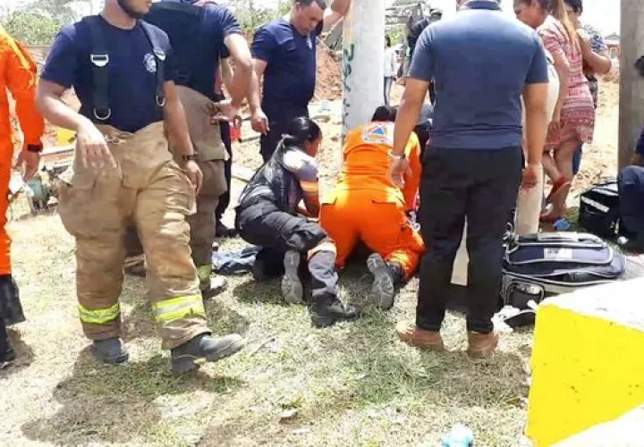 Otros dos obreros permanecen en estado delicado en el Hospital Nicolás Solano / Foto: Sinaproc,