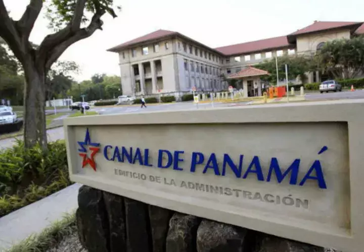 Bajo el lema “Apaga la luz y conecta con el planeta” el Canal de Panamá participa de este llamado