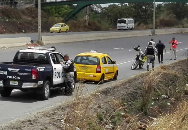 Operativo en la autopista. Foto: Eric A. Montenegro.