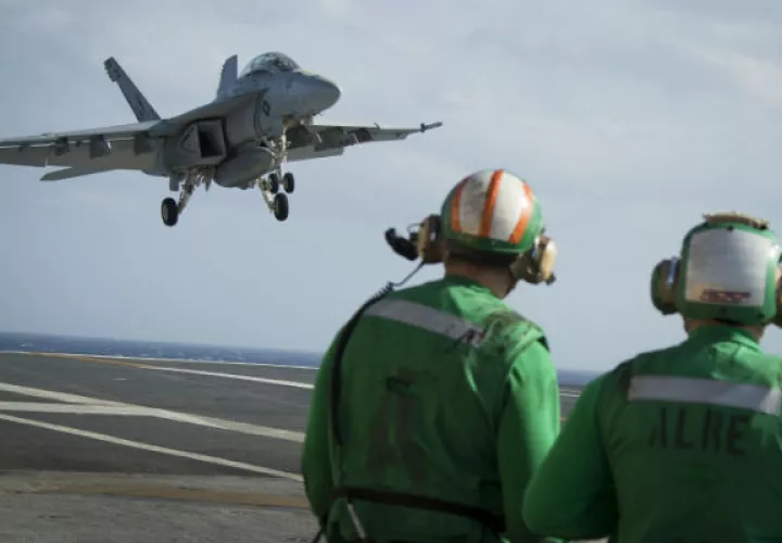 El F/A-18 Super Hornet estaba en camino a aterrizar en la estación aérea naval. FOTO/AP