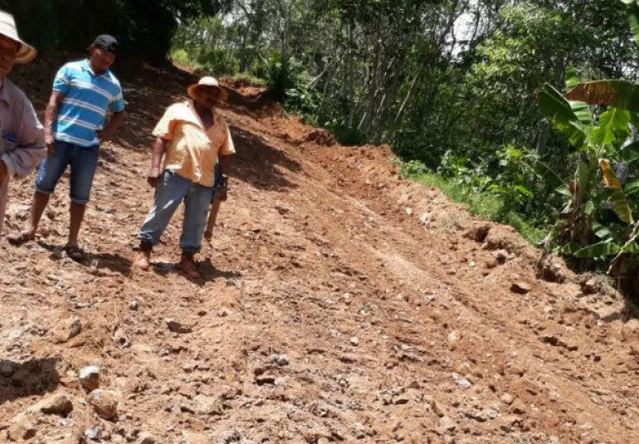 El camino es malísimo. Foto: Diómedes Sánchez S. 