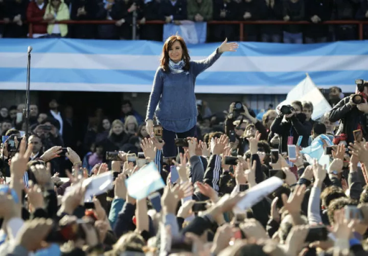 La expresidenta Cristina Fernández, enfrentará pronto a la justicia argentina. FOTO/AP