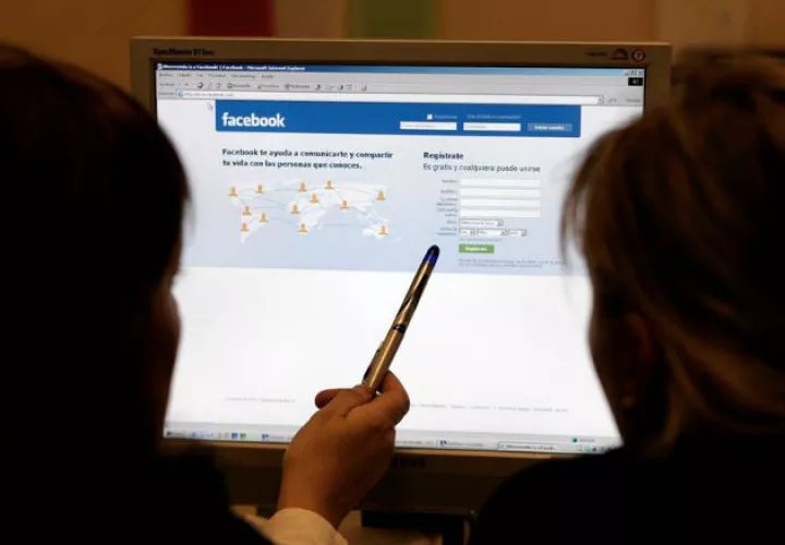 Facebook suspendió este viernes de la red social a Cambridge Analitica y su matriz, Strategic Communication Laboratories (SCL), e informó de la filtración de datos, que descubrió por primera vez en 2015. 