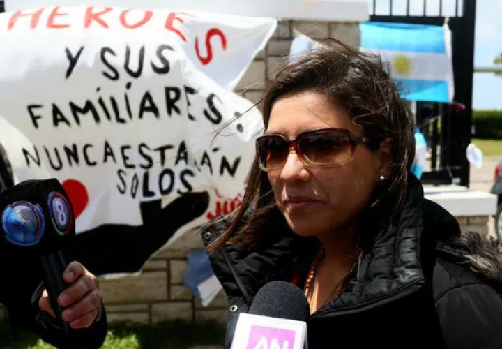 Marta Vallejos, hermana de uno de los 44 tripulantes del submarino argentino desaparecido. Foto: EFE