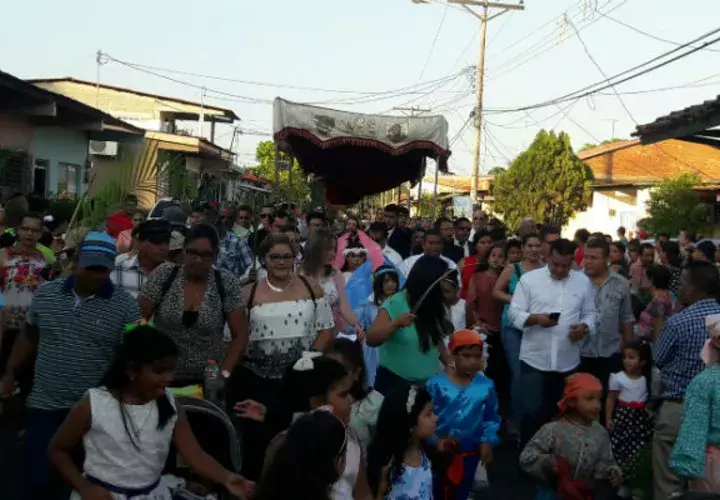 Asistentes a las actividades religiosas. Foto: Zenaida Vásquez