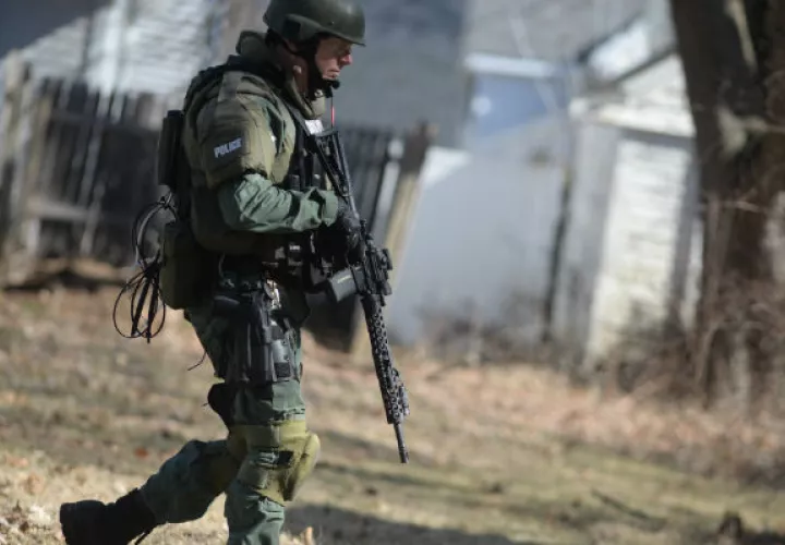 Policías buscaban afanosamente al joven James Eric Davis. FOTO/AP