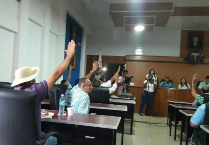 Momento de la votación. Foto: Zenaida Vásquez.