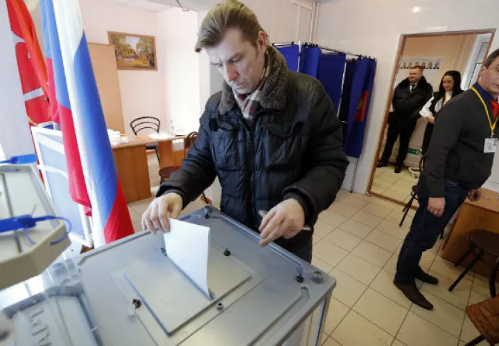 Según informó la Comisión Electoral Central, la participación rondaba el 60%. FOTO/AP