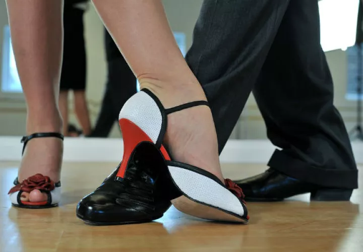 Un ritmo pegajoso, que todos disfrutan, es el del tango. Foto: Pixabay.
