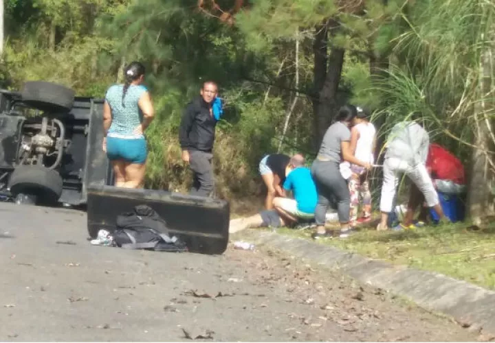 Cinco personas viajaban en el four wheel que se volcó. Foto: @BCBRP