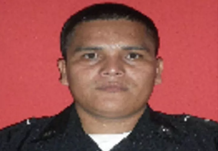 El oficial Atanacio Pineda, de 38 años de edad. 