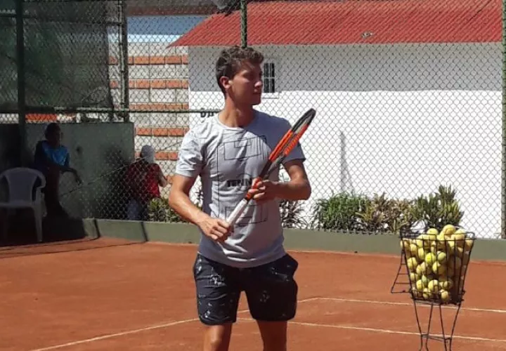 Olivo debutó como profesional en el 2009 y actualmente ocupa  el puesto 184 del escalafón mundial de la ATP. Cortesía