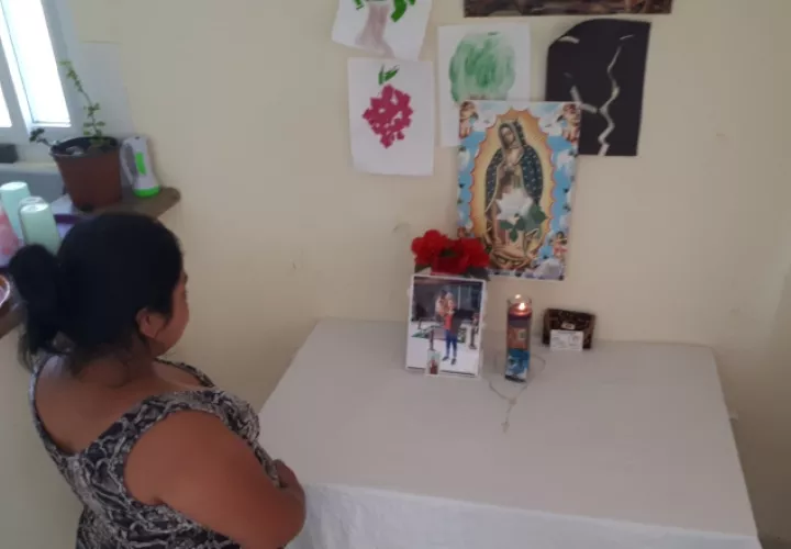 Altar en memoria de la menor, en la casa de la familia Hernández. Elena Valdez