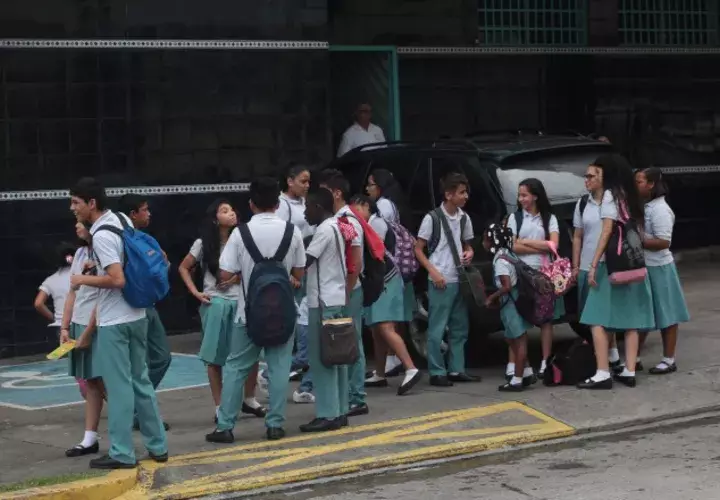Varios colegios particulares cerraron este año porque no podían asumir el ajuste salarial a los docentes que implementó el Ministerio de Educación en el 2014. Archivo
