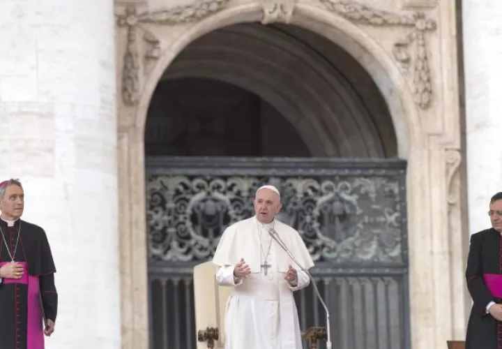 El líder de la Iglesia Católica recibió un informe con el testimonio de 64 víctimas. EFE
