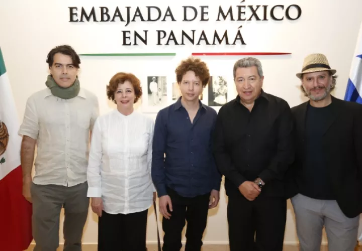 1.  Ricardo Giraldo, Paz Alicia Garciadiego, Michel Franco, José Ignacio Piña Rojas y Alfonso Flores-Duron.   