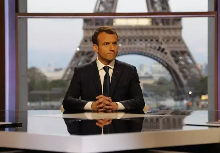 El presidente francés Emmanuel Macron antes de una entrevista especial sobre el ataque a Siria. AP