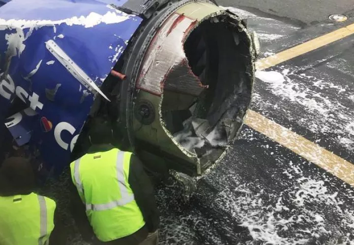 Motor dañado del vuelo 1380 de Southwest Airlines. EFE/Cortesía Amanda Bourma