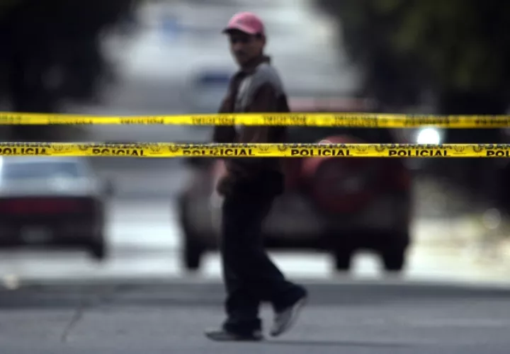 El estudiante agresor fue detenido, y el herido fue llevado al hospital. EFE