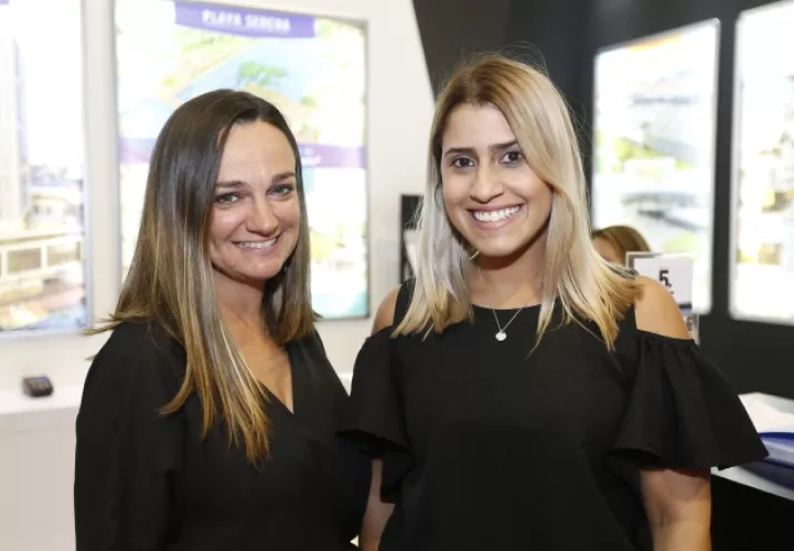 6.  Ana Rebeca Cardoze y Anne Marie Davis.