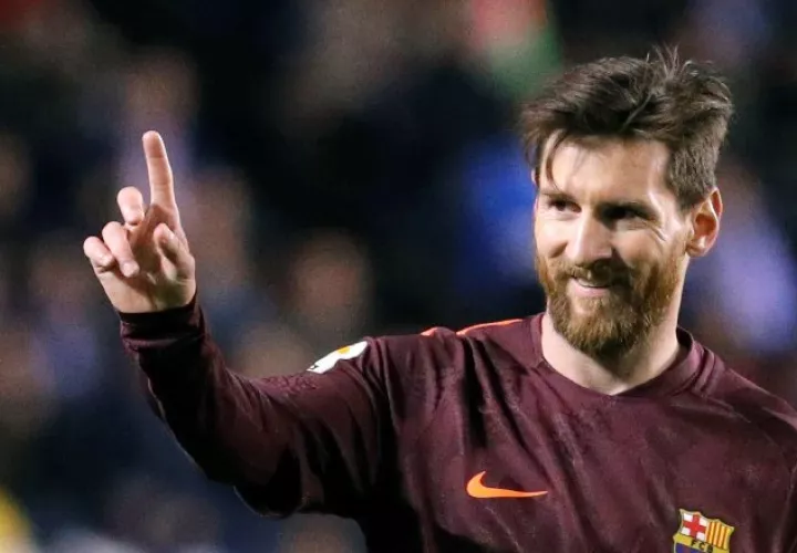 Messi marcó un triplete ayer, y el Barcelona pudo celebrar  la conquista de su séptima liga en los últimos 10 años. EFE