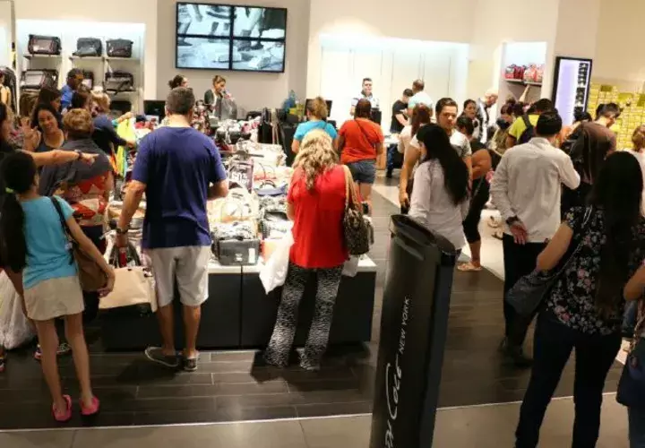 Descuentos de hasta 70%. Archivo